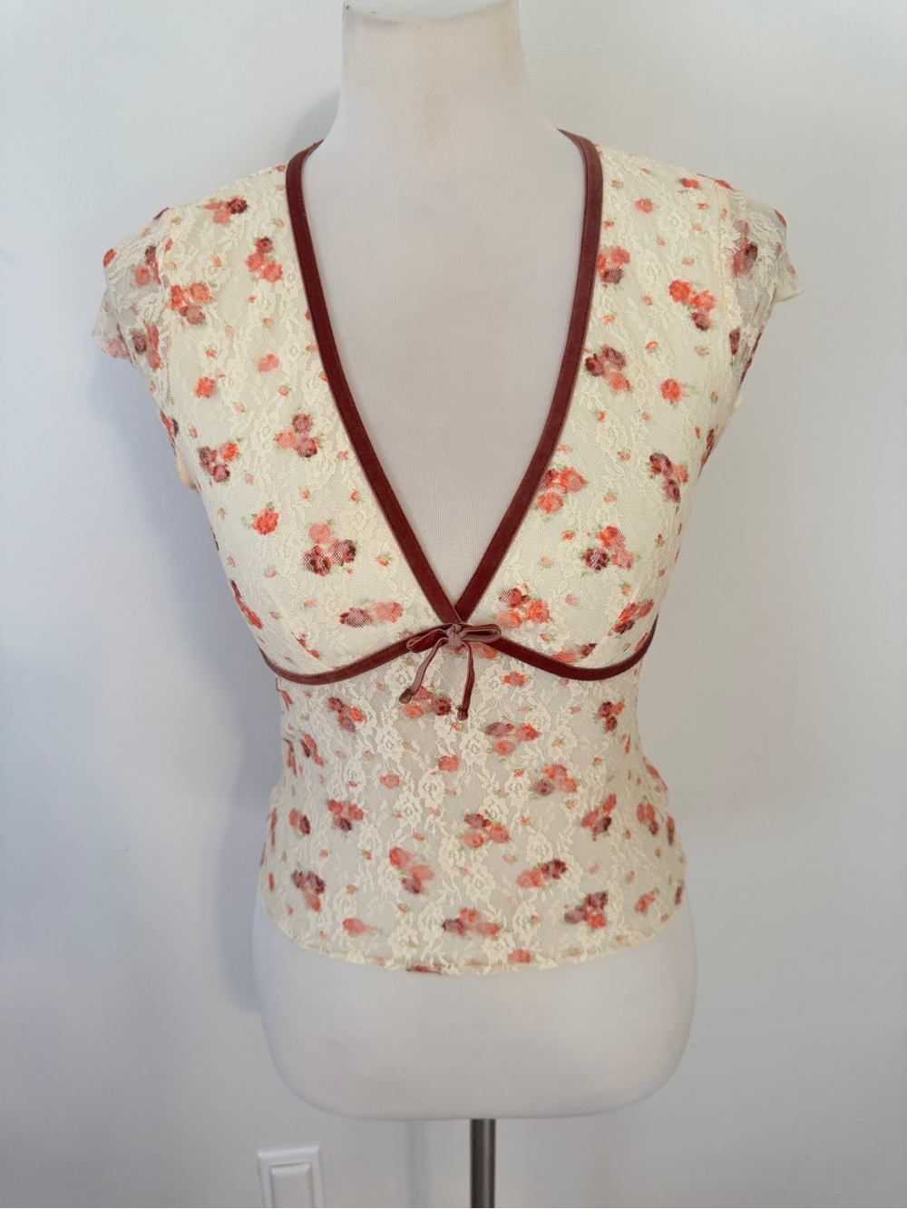 Kimchi Blue Floral Lace Top M Cream Deep V Velvet Trim Coquette Y2K fairy